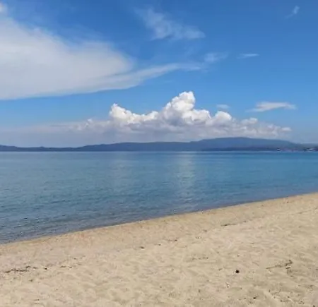 Yro Seaside Retreat - Stunning Beach Apartment
