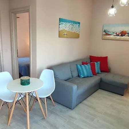 Yro Seaside Retreat - Stunning Beach Lägenhet